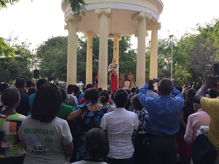 Hundreds of people gathered for the special program put on by the church at the Juan Pablo Duarte Park. Image by Dominican Union.