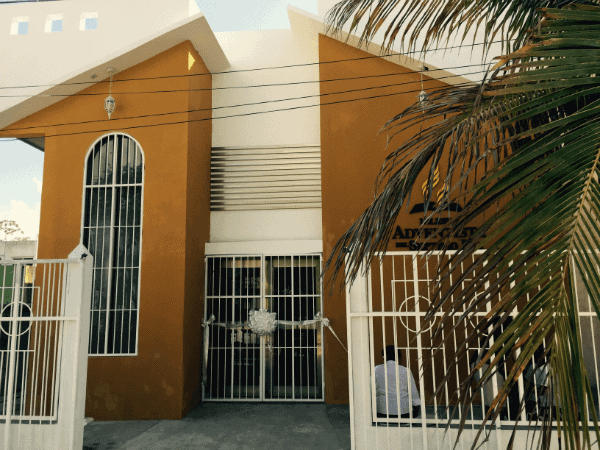The church in Playa Carmen del Rio is the first of many model churches in southeast Mexico. (!srael Leito / IAD)